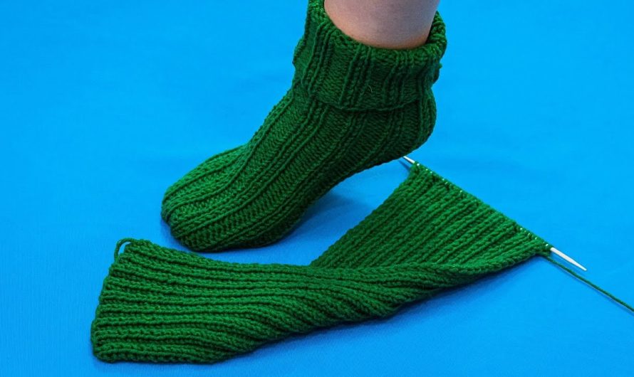 How to Make Simple Socks on 2 Knitting Needles