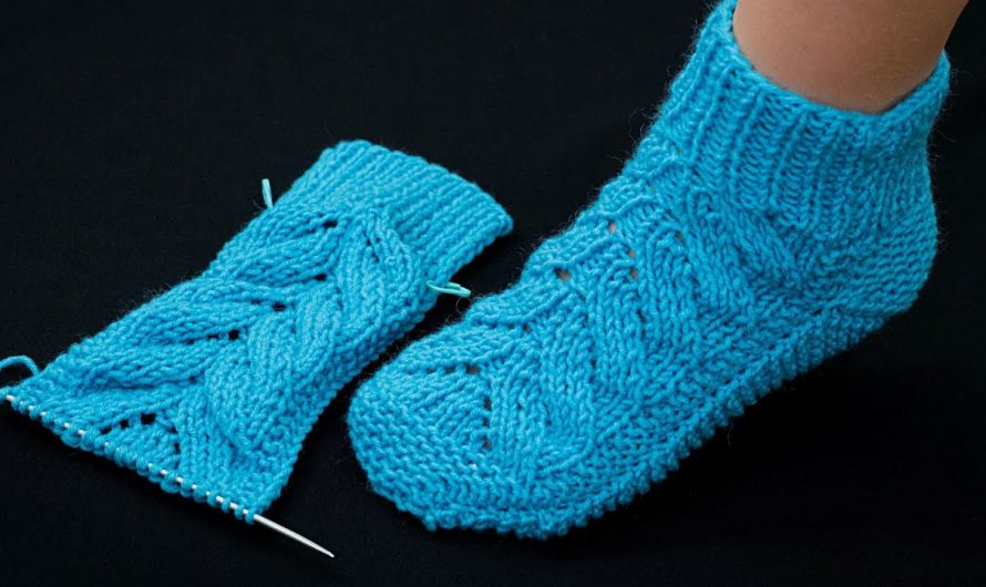 Warm knitted slippers/socks without a seam – with a gorgeous cable