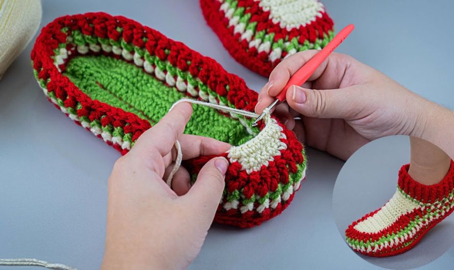 Elegant and very simple crochet slippers on the sole for any size