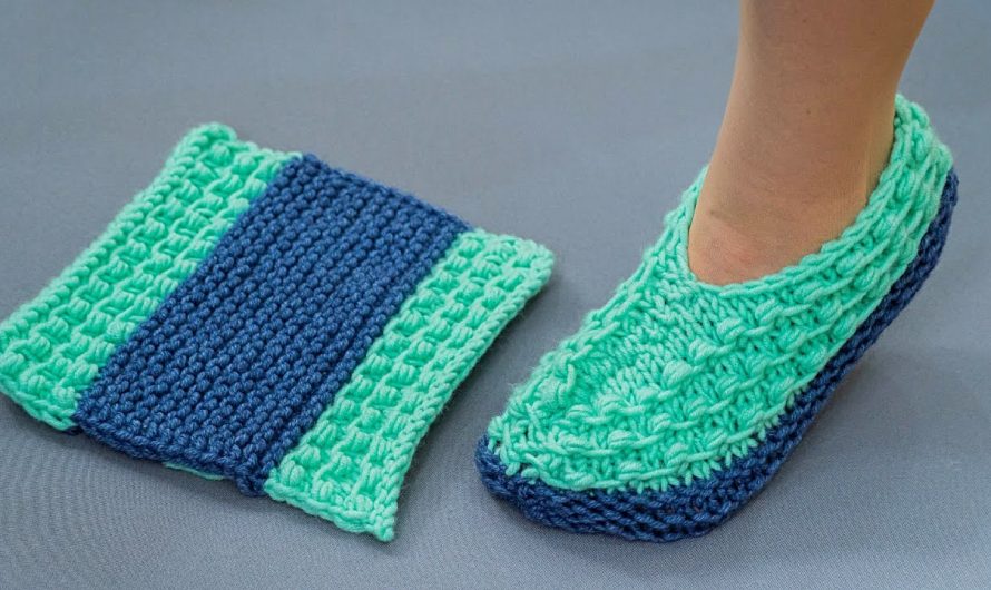 A simple model of knitted slippers without a seam on the sole