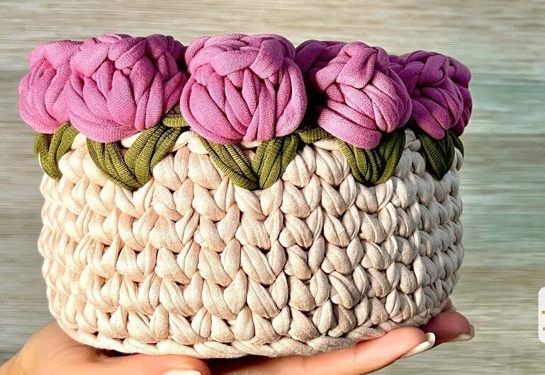 Tulip crochet basket for a beginner